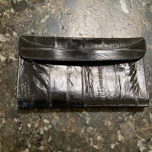 Genuine Eel skin wallet in black.